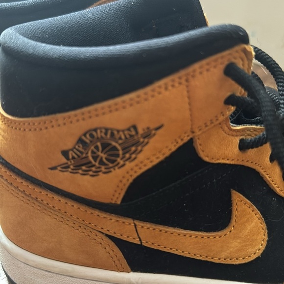 Nike Air Jordan Mids black and bronze size 6.5 - Picture 2 of 3